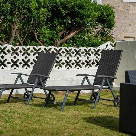 Διαμέρισμα With A Large Garden In